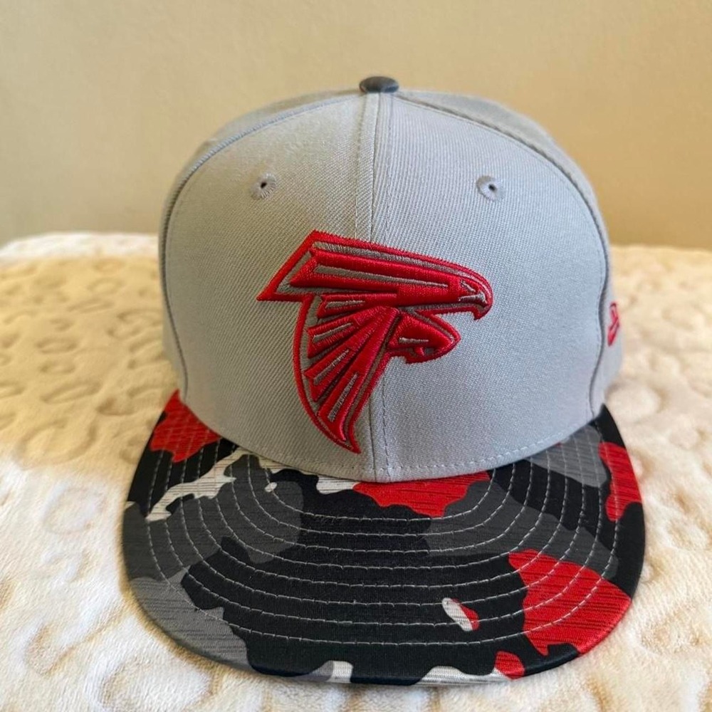New Era Atlanta Falcons NFL Football Red Urban Camo Fitted Hat Size 7 5/8